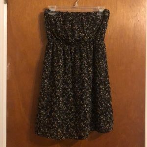 Cute Strapless Dress! Size Medium! 👗